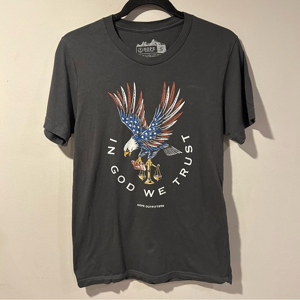 Hope Outfitters In God We Trust Eagle Bible Tshirt Adult Small EUC